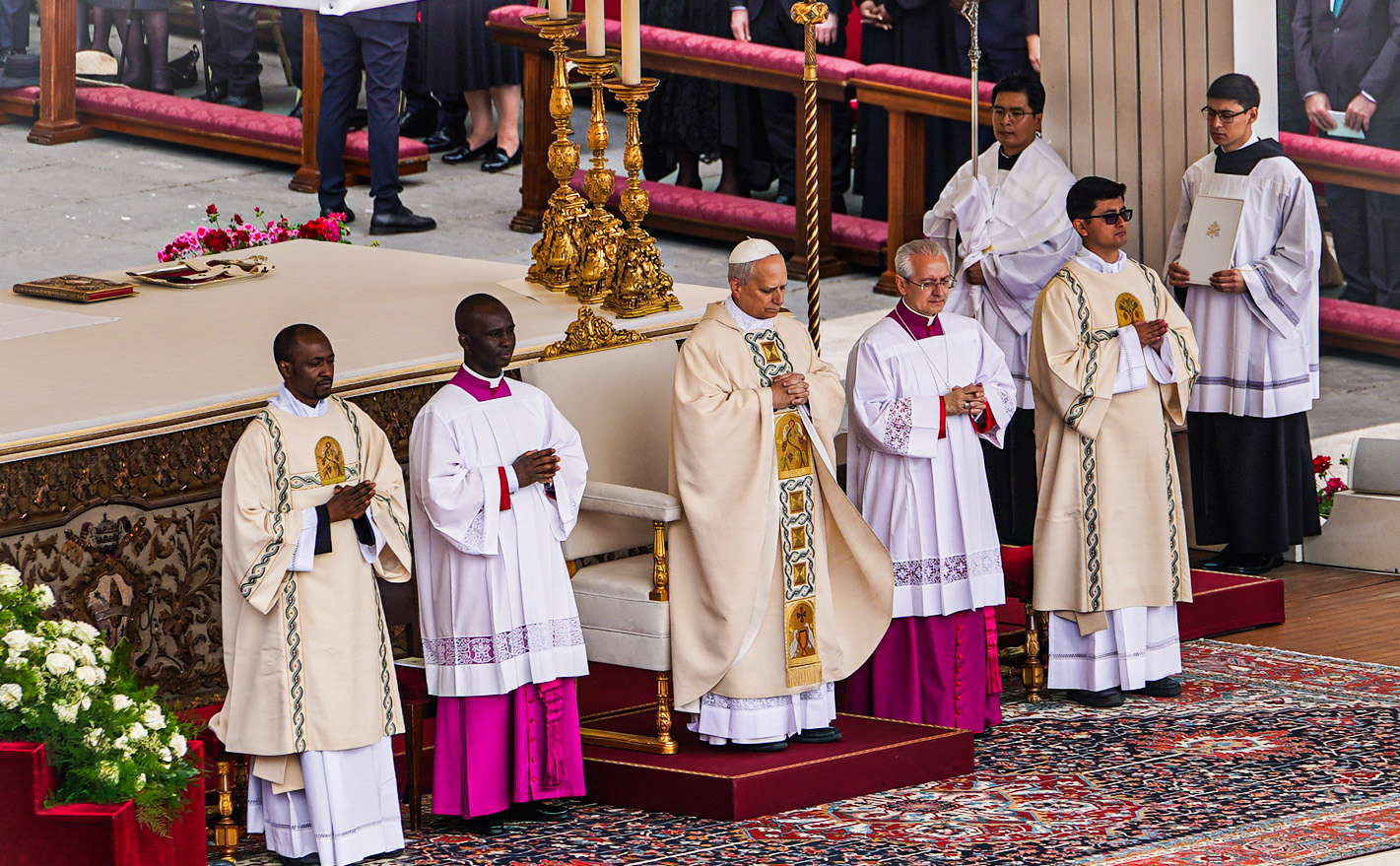 León XIV durante la misa de inicio de pontificado en el Vaticano, mayo de 2025